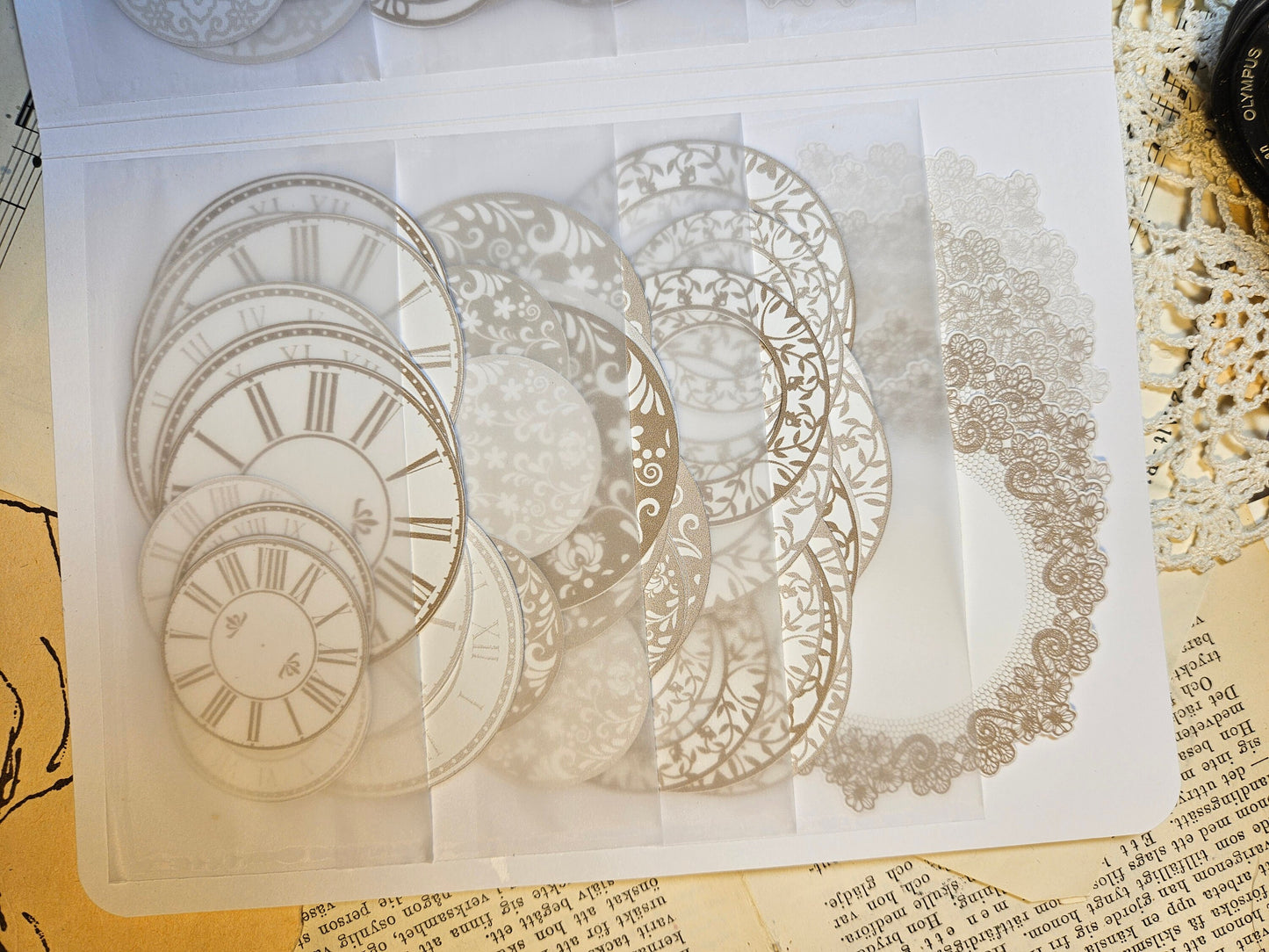 Ephemera Circles with Folio | Scrapbooking Card Making Art Journaling Paper Craft Junk Journal